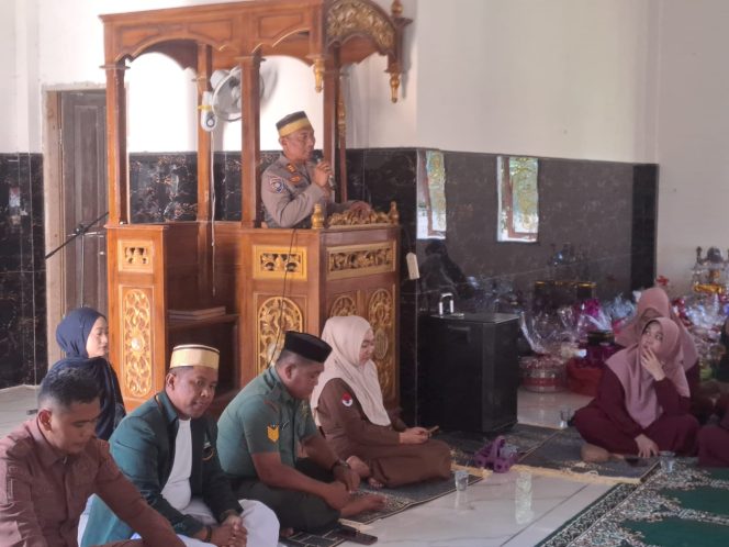 
 Kapolsek Barebbo Hadiri Peringatan Maulid Nabi Muhammad SAW 1447 H di Desa Cingkang