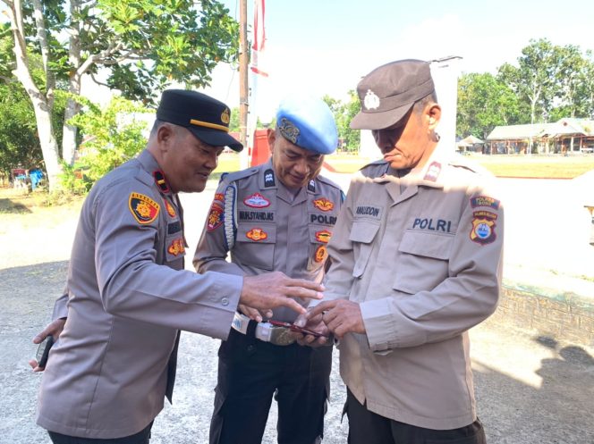 
 Propam Periksa HP Personel, Antisipasi Judi Online dan Pinjol