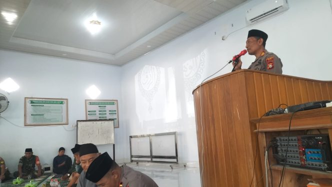 
 Kapolsek Barebbo Hadiri Peringatan Maulid Nabi Muhammad SAW di Desa Talungeng