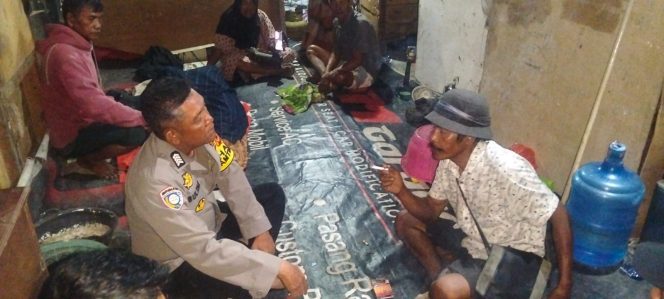 
 Sigap Tanggapi Laporan Warga, Bhabinkamtibmas Polsek Tanete Riattang Datangi TKP Warga Meninggal Dunia