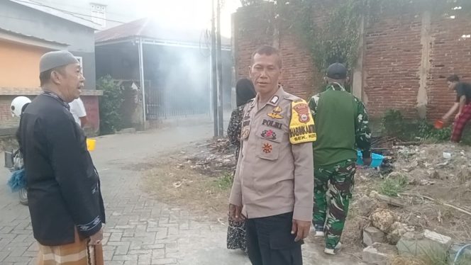 
 Musim Kemarau, Bhabinkamtibmas Bripka Muh. Tachdir Gencarkan Imbauan Cegah Kebakaran di BTN Alvin