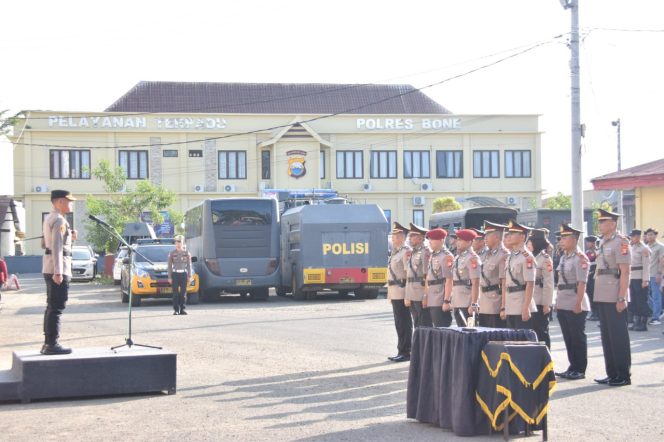 
 Upacara Pelantikan dan Serah Terima Jabatan Polres Bone, Pejabat Baru Diharapkan Jalankan Amanah dengan Penuh Tanggung Jawab