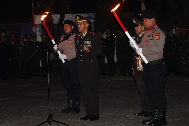 
 Kapolres Bone Pimpin Renungan Suci HUT ke-81 Kemerdekaan RI di TMP Watampone