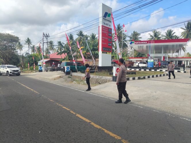 
 Aiptu H. Sulihim Pimpin Kegiatan Pengaturan Arus Lalu Lintas, Pastikan Keamanan di jalan raya terjaga dengan baik