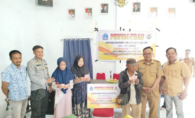 
 Aiptu Andi Rustan Hadiri Penyaluran BLT, Wujud Kedekatan Bhabinkamtibmas Bersama Warga dan Pemerintah Desa