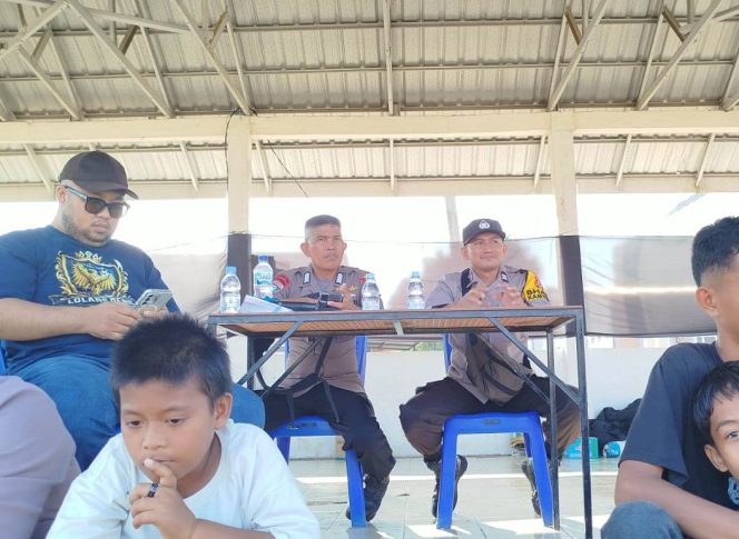
 Aiptu Andi Rustan Lakukan Pengamanan Jalannya Pertandingan Mini Soccer di Desa Lamuru