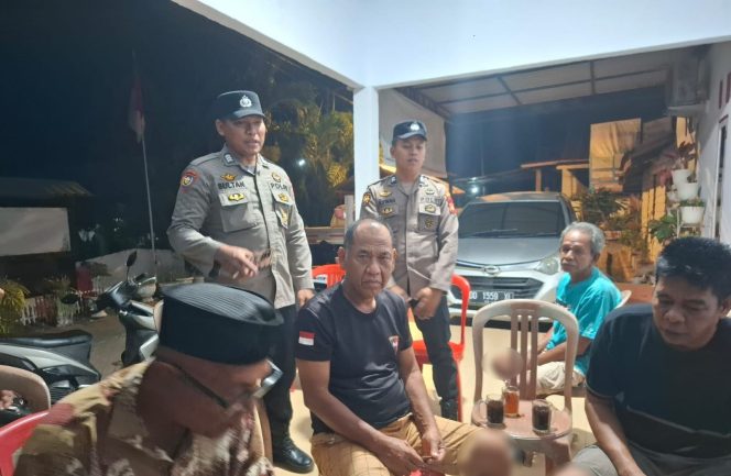 
 Temui Warga dan Menyapa, Personil Polsek Tellu Siattinge Lakukan Patroli Humanis