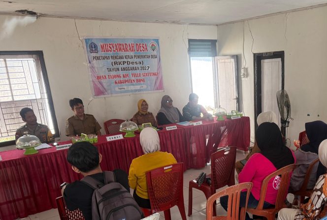 
 Bhabinkamtibmas Polsek Tellu Siattinge Brigpol Rudianto Hadiri Kegiatan Musdes Penetapan RKPDes Desa Tajong