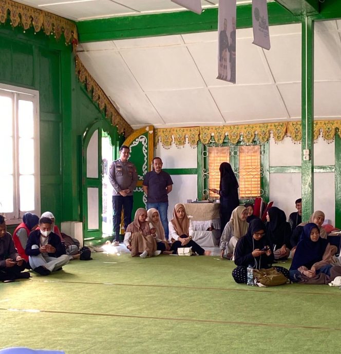 
 Hadir untuk Keamanan, Personil Polsek Tanete Riattang Amankan Rangkaian Festival Budaya Gau Maraja