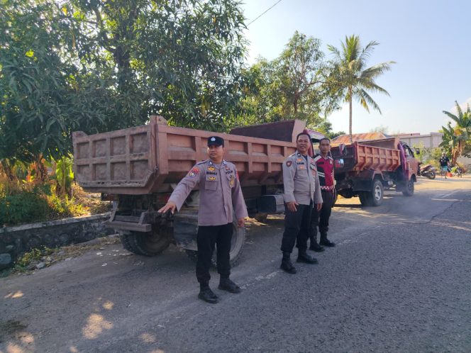 
 Aiptu H. Sulihim Pimpin Pengaturan Arus Lalu Lintas Demi Cegah Kemacetan di Jalan Raya