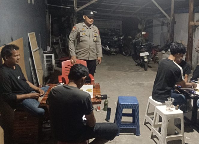 
 Patroli Malam, Rutinitas Personil Polsek Tellu Siattinge Dalam Menjaga Kamtibmas