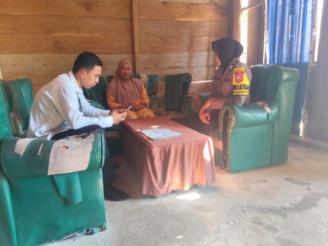 
 Bhabinkamtibmas ini Menyapa Warga Melalui Sambang, Wujud Kepeduliannya Terhadap Keamanan Lingkungan di Desa Binaan