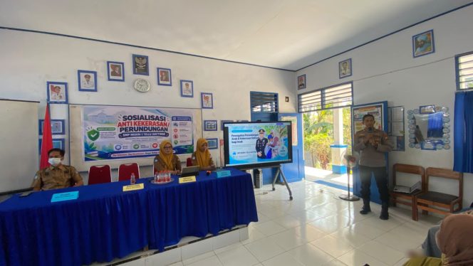 
 Kapolsek Tellu Siattinge Hadir Memberikan Penyuluhan dan Sosialisasi Anti Kekerasan/Perundungan di SMP Negeri 1 Tellu Siattinge