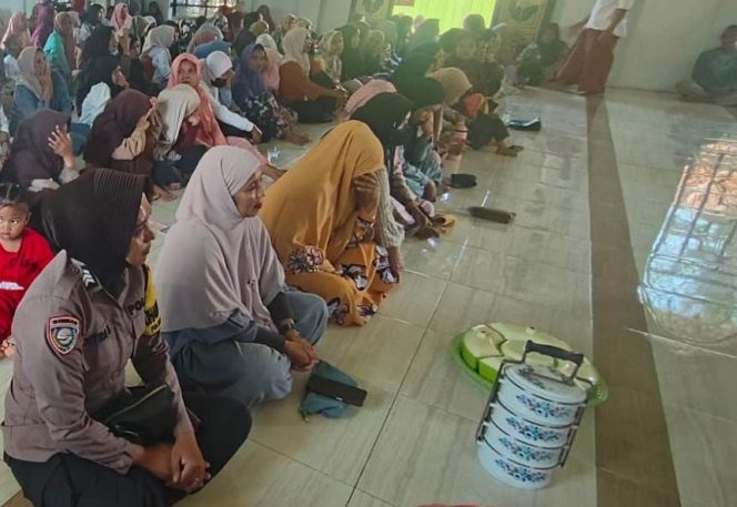 
 Bangun Kedekatan, Ibu Polwan Hadiri Peringatan Maulid Nabi Muhammad SAW di Desa Binaannya