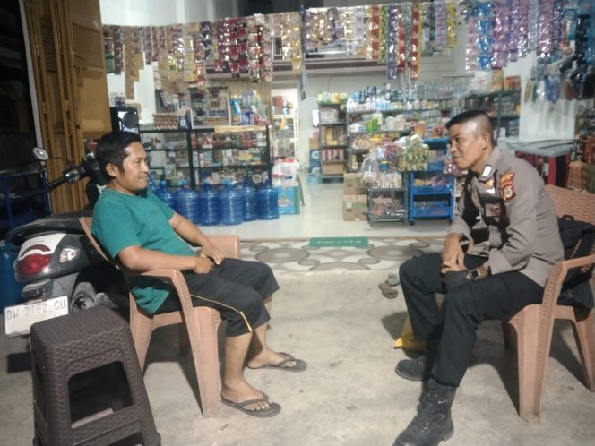 
 Cegah Aksi Kejahatan di Desa, Bripka Idrus Lakukan Sambang dan Berdialog Bersama Warga