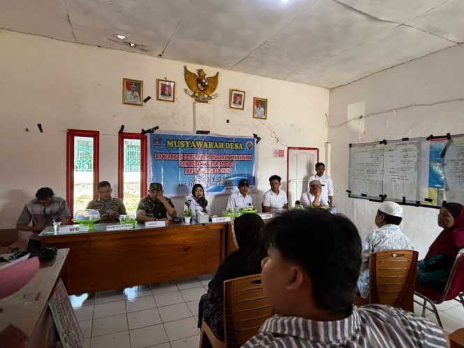 
 Bripka Saharuddin Menghadiri Musdes Rancangan Perubahan APBDes di Desa Sijelling