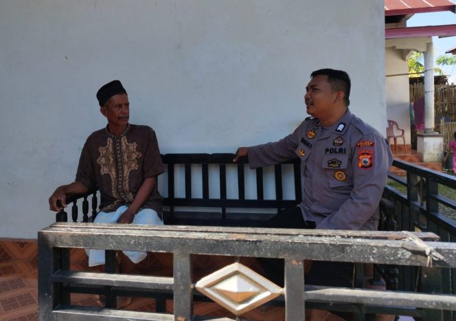 
 Brigpol Maman Lakukan Sambang Bahas Persoalan Kamtibmas, Untuk Membangun Kewaspadaan Warga di Desa
