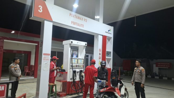 
 Personil Polsek Tellu Siattinge Melaksanakan Patroli Malam Mengontrol Beberapa Objek Vital di Kelurahan Tokaseng