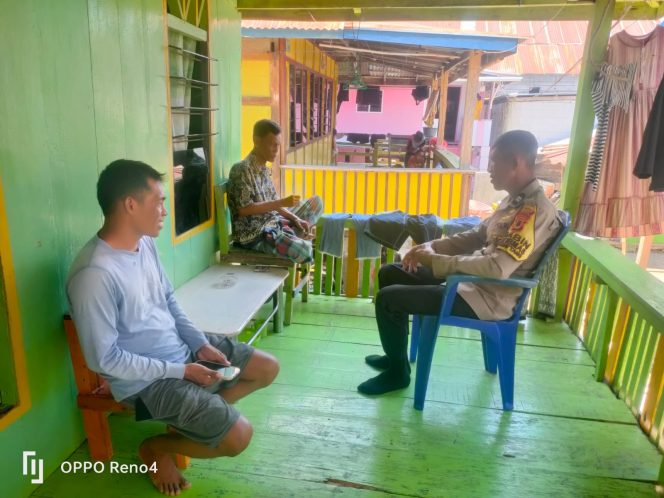 
 Keseharian Bhabinkamtibmas: Hadir, Mendengar dan Menjaga Kedekatan dengan Warga