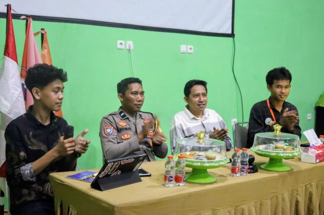 
 Bhabinkamtibmas Hadiri Latihan Dasar Kepemimpinan Siswa, Dorong Siswa Jadi Pemimpin Berkarakter