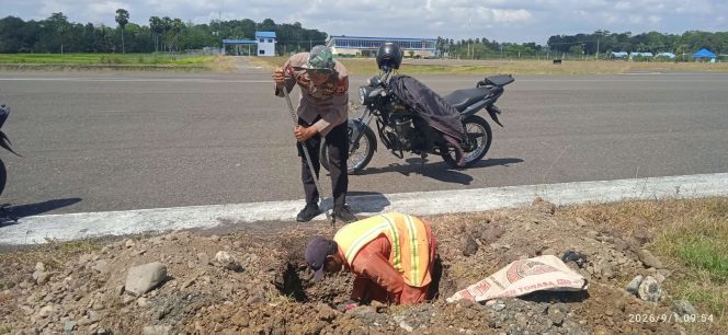
 ‎Bhabinkamtibmas Polsek Awangpone Bersama Warga Laksanakan Kerja Bakti  ‎