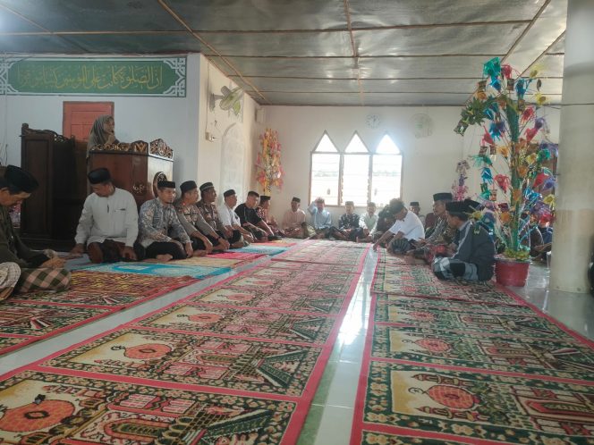 
 Peringatan maulid nabi Muhammad Saw didesa turu adae, dihadiri oleh Kapolsek Ponre
