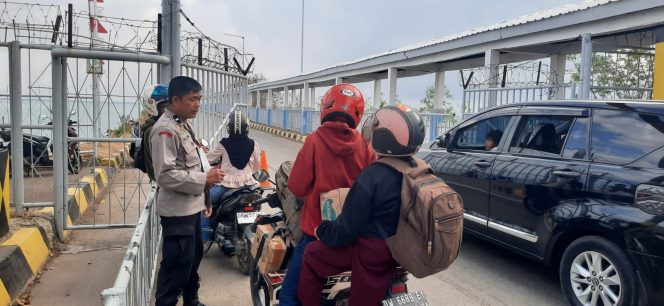 
 Sampaikan Pesan Kamtibmas, Personil Temui Pengguna Jasa