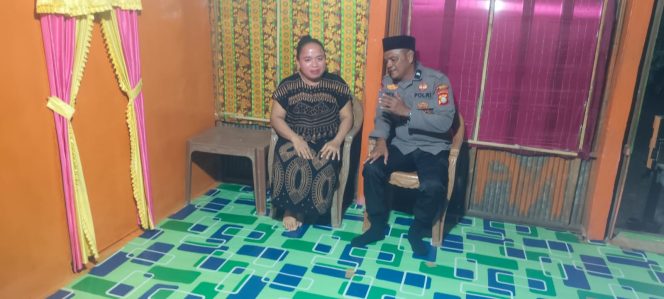 
 Bhabinkamtibmas Polsek Mare Sambangi Warga Desa Lakukang, Sampaikan Pesan Kamtibmas dan Waspada Karhutla