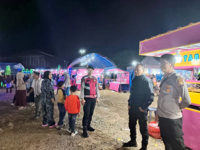 
 KSPKT 1 Polsek Mare Gelar Patroli di Pasar Malam, Wujudkan Situasi Kamtibmas Kondusif