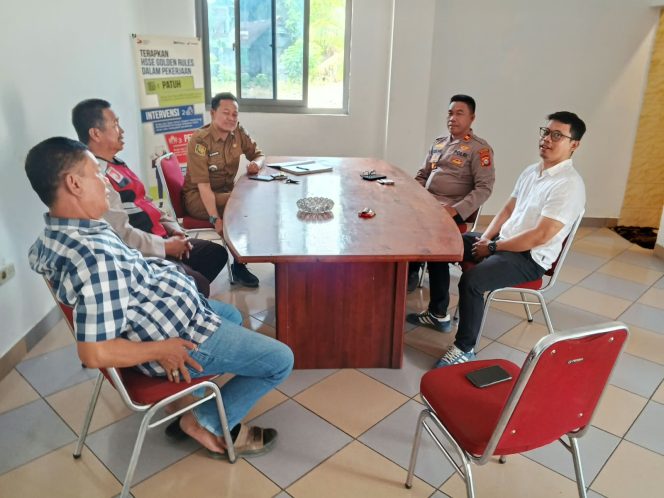
 Kapolsek dan Camat Ulaweng Turun Tangan, Cek SPBE Pallawarukka di Tengah Kelangkaan Gas Elpiji