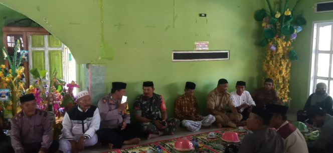 
 Bripka Abd. Azis Hadiri Peringatan Maulid Nabi Muhammad SAW 1448 H di Masjid Ar Rahman Desa Pattiro