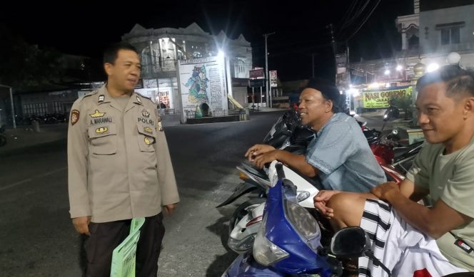 
 Bhabinkamtibmas Polsek Ajangale Sambangi Warga, Perkuat Kemitraan dan Kamtibmas di Wilayah Binaan