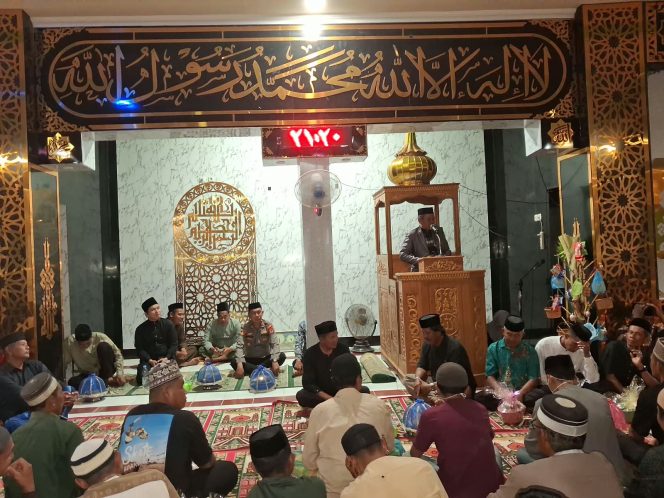 
 Kapolsek Ajangale Hadiri Peringatan Maulid Nabi Muhammad SAW di Desa Labissa
