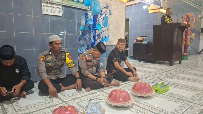 
 Polsek Ajangale Hadiri Peringatan Maulid Nabi Muhammad SAW di Desa Pinceng Pute