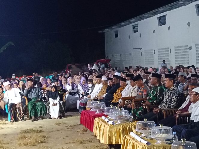 
 Kapolsek Ajangale Hadir di Maulid Nabi, Perkuat Kebersamaan dengan Masyarakat
