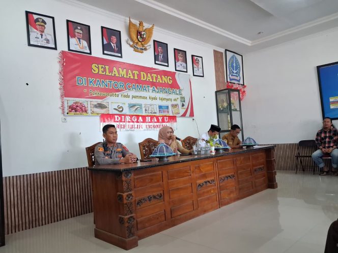 
 Kapolsek Ajangale Hadiri Pertemuan Persiapan Karnaval Budaya Gau Maraja 2026