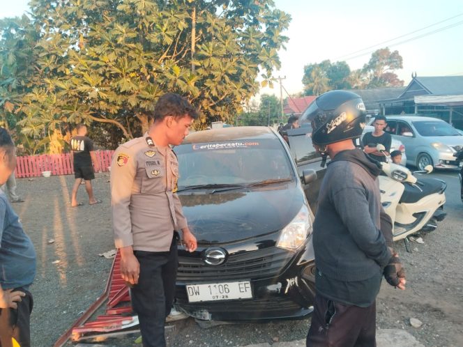
 Laka Tunggal Terjadi di Desa Welado, Personel Polsek Ajangale Amankan Lokasi