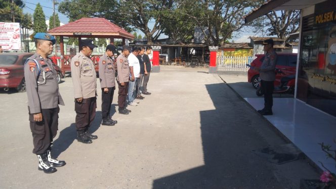 
 Kapolsek Ajangale Pimpin Apel, Mantapkan Kesiapan Personel