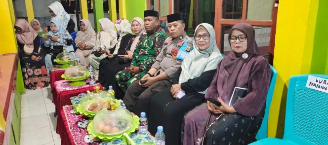 
 Polsek Ajangale Hadiri Peringatan Maulid Nabi Muhammad SAW di Masjid Babu Rahman
