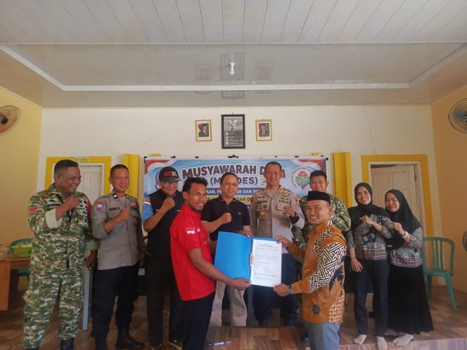 
 ‎Kapolsek Awangpone Hadiri Musyawarah Penetapan RKPDes Desa Mappalo Ulaweng