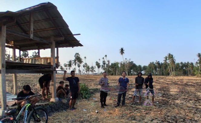 
 Polsek Ajangale Sambangi Warga, Imbau Aktivitas Bermain Layangan Tetap Aman