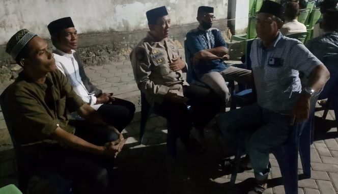 
 Bhabinkamtibmas Ajangale Bangun Komunikasi Humanis dengan Warga