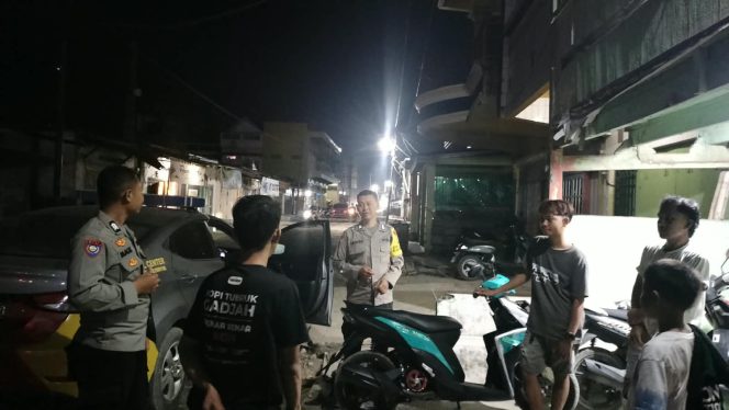 
 Malam Tak Pernah Sepi dari Kehadiran Polri, Patroli Biru Polsek Ajangale Jaga Kamtibmas