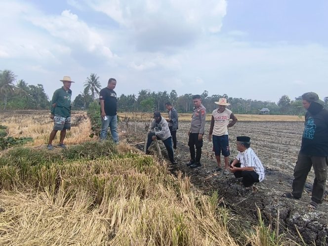 
 Polsek Ajangale Kawal Penyelesaian Sengketa, Kedua Pihak Sepakati Batas Tanah di Desa Pacciro