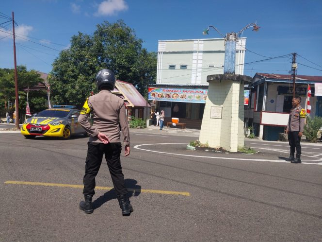 
 Ciptakan Situasi Kamtibmas Kondusif, Anggota Polsek Mare Laksanakan Patroli Pagi Hari
