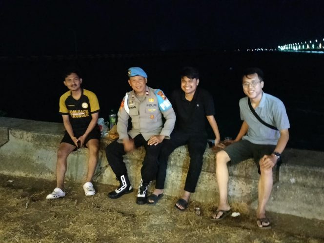 
 Hadir Beri Rasa Aman, Temui Pengunjung Di Malam Hari