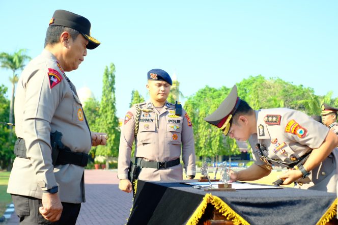 
 Polda Sulsel Gelar Sertijab Lima Kapolres Jajaran, Kapolda Tekankan Profesionalisme dan Penguatan Kamtibmas