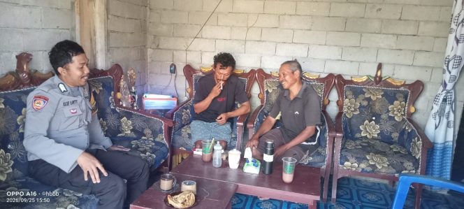 
 Bhabinkamtibmas Polsek Cina Rutin Sambangi Desa Binaan