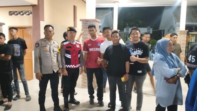 
 Bhabinkamtibmas dan Kanit Samapta Amankan Turnamen Basket 3×3 di Mare