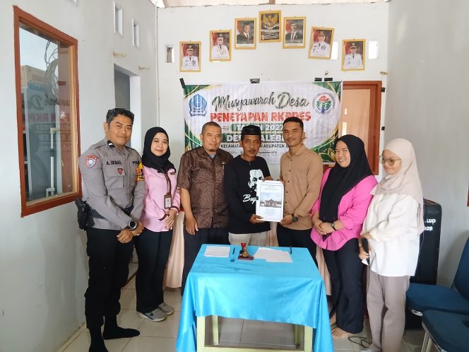 
 Bhabinkamtibmas Polsek Ponre pantau pelaksanaan Musdes penetapan RKPDes desa Binaannya